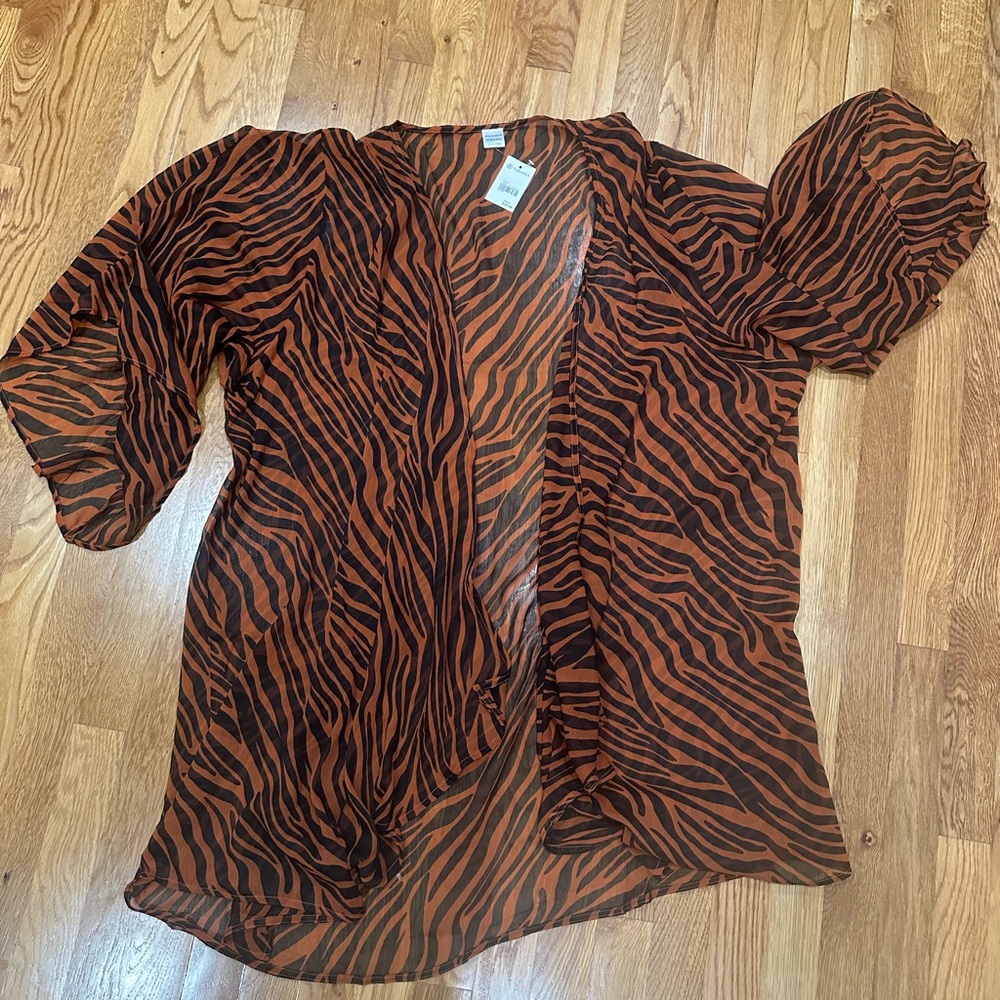 Versona. Kimono. NWT